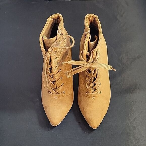 ME TOO POINTED TOE HEELED SUEDE ZIPPER CLOSURE BOOTIE - Picture 3 of 14